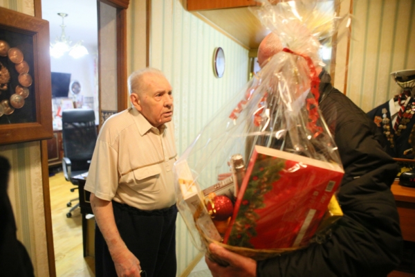 У добрых дел не бывает выходных: добровольцы Химок помогали жителям в Новогодние праздники