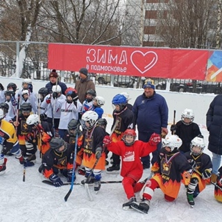 Хоккеисты спортшколы по ЗВС приняли участие в рождественском турнире☃