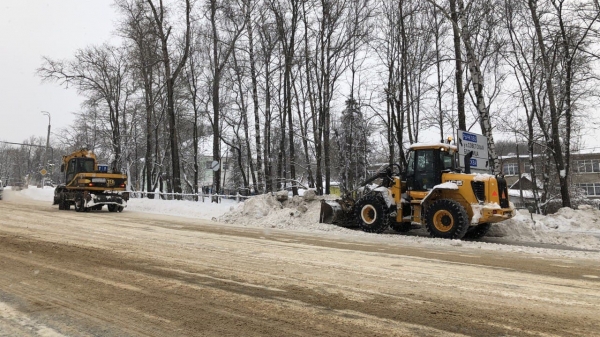 Более 1,1 тысячи единиц спецтехники убирает дороги от снега в Московской области