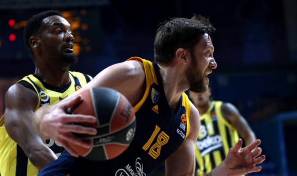 Баскетболисты "Химок" проиграли 15-й матч подряд в Евролиге