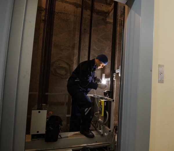 По требованию Госжилинспекции в двух домах Химок отремонтировано лифтовое оборудование
