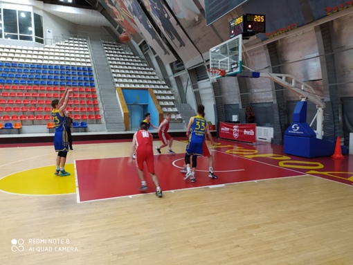 СШОР №1 продолжает лидировать в матчах Первенства Московской области по баскетболу?