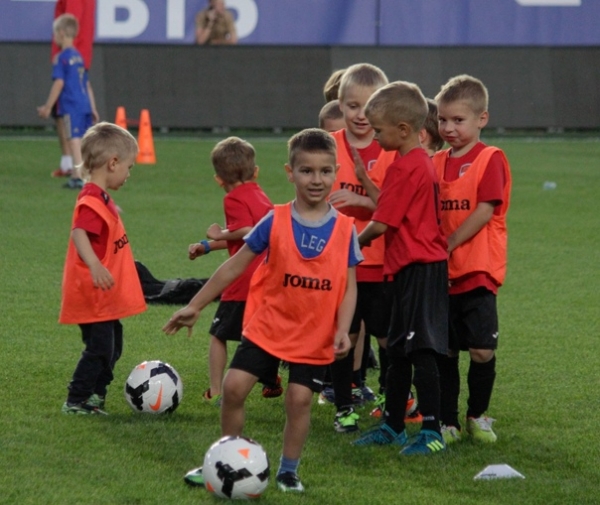 СШОР по футболу проводит набор мальчиков в начальную спортивно-оздоровительную группу⚽