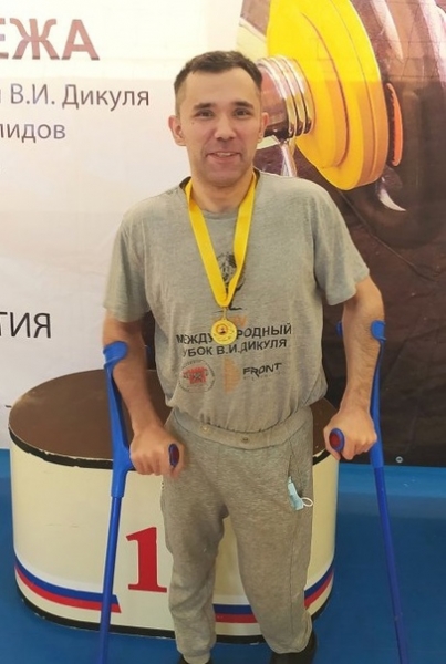 Химкинский параспортсмен Анатолий Ильин выиграл областные соревнования по пауэрлифтингу на призы Валентина Дикуля??