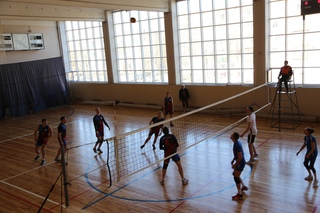 В спортзале "Родины" прошли волейбольные матчи городской Спартакиады?