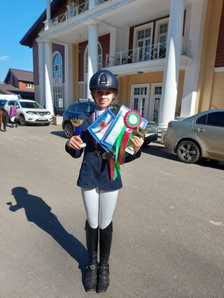 Софья Вершинина выиграла две медали Первенства ЦФО по конному спорту??