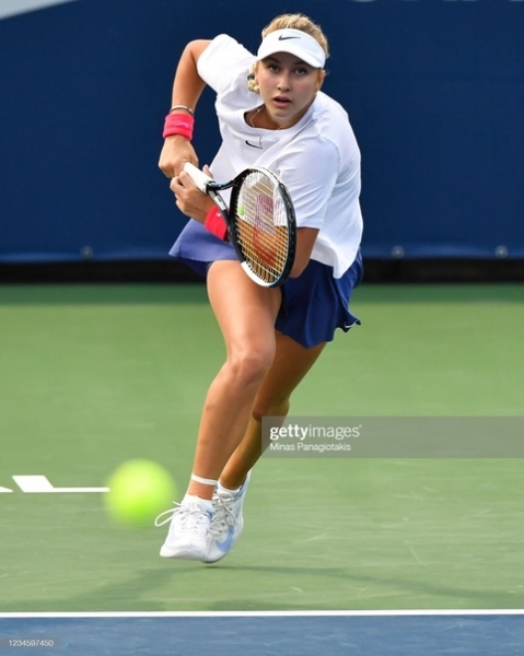 Анастасия Потапова вышла во второй круг международного теннисного турнира в Монреале?