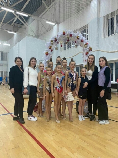 Химкинские "Принцессы спорта" заняли лидирующие позиции на турнире по художественной гимнастике в Дубне✨