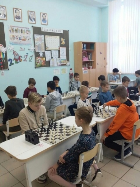 В школе №29 наградили участников новогоднего шахматного турнира спортшколы "Химки"♟✨