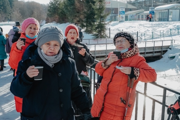 Участники клуба "Благо" соревновались на лыжах и в скандинавской ходьбе на "Снежинке"?❄