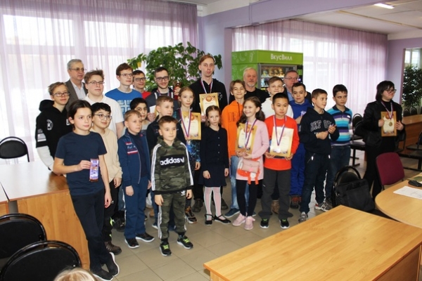 В гимназии №16 и школе №29 состоялись шахматные турниры в честь Дня защитника Отечества♟