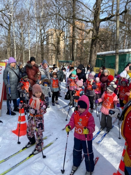 Маленькие химчане приняли участие в городских лыжных стартах "Ладушки-оладушки"?
