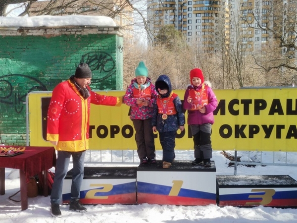 Маленькие химчане приняли участие в городских лыжных стартах "Ладушки-оладушки"?