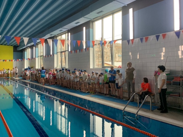 В бассейне "Новатора" состоялись детские соревнования по плаванию🏊‍♂