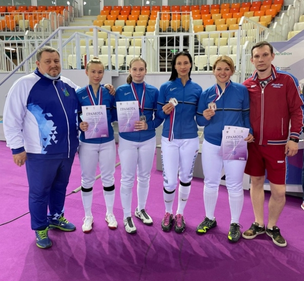 Химкинские саблистки Яна Егорян и Милена Ильина выиграли командное серебро Чемпионата России по фехтованию??