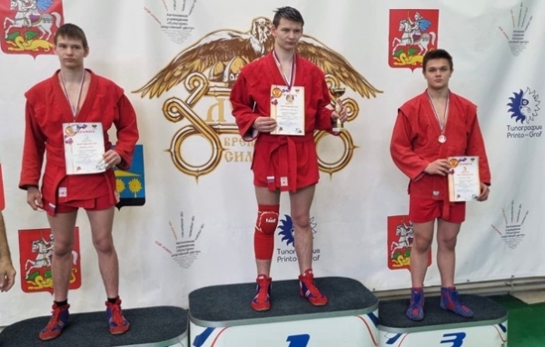 Самбисты Химок выиграли три золота, серебро и бронзу на открытом турнире в Солнечногорске??