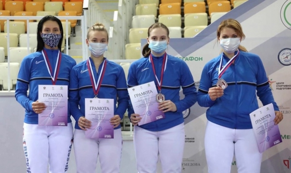 Химкинские саблистки Яна Егорян и Милена Ильина выиграли командное серебро Чемпионата России по фехтованию??