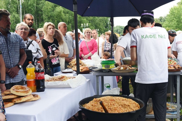 Фестиваль плова провели в Химках