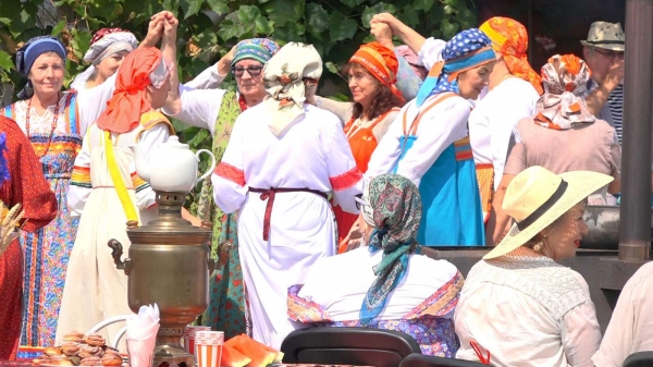 Встречи в народных костюмах и с баяном стали уникальной программой «Активного долголетия» в Истре