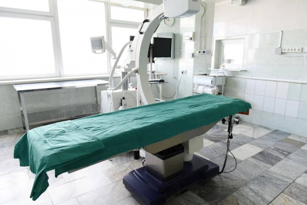 Больница в Химках получила новый аппарат для проведения операций без разреза