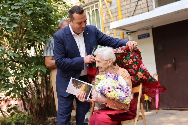 Жительницу Королева Римму Аристову поздравили со 100-летием