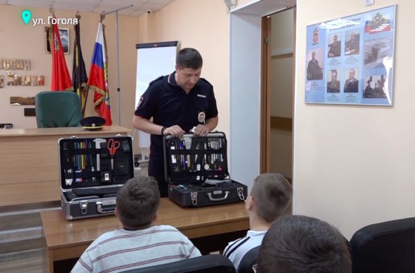 Детей из ДНР и ЛНР познакомили с работой подмосковных полицейских