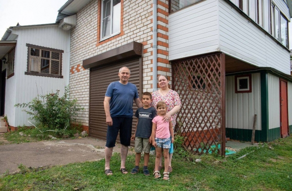 Еще две многодетные семьи получили новое жилье в Талдоме
