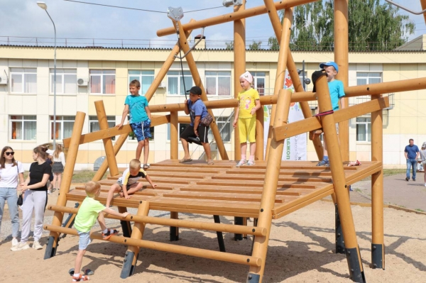 Еще 37 губернаторских детских площадок откроют в Подмосковье на этой неделе