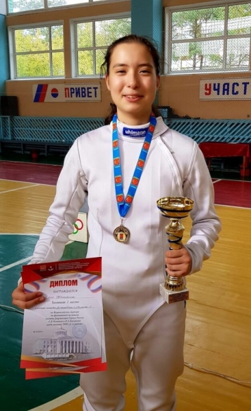 Химкинская шпажистка Юлиана Кан выиграла золото и бронзу всероссийского турнира в Дзержинске