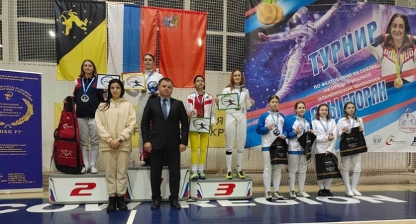 В "Юбилейном" провели турнир среди саблистов на призы двукратной олимпийской чемпионки Яны Егорян?