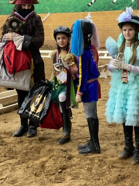 В ОУСЦ "Планерная" прошёл костюмированный бал на лошадях и пони??