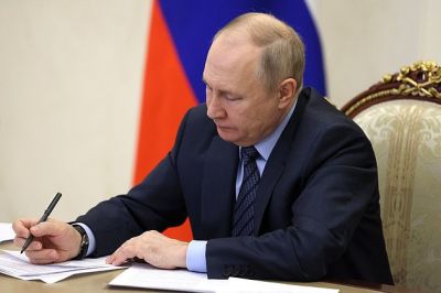Путин подписал законы о федеральном бюджете и бюджете ФОМС на 2023–2025 годы