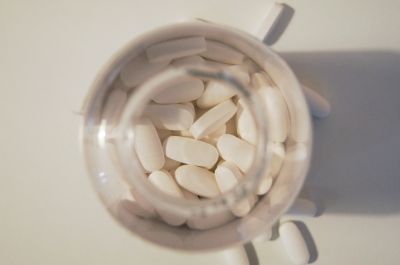 Минздрав опроверг снижение затрат на закупки лекарств для бюджетных медучреждений