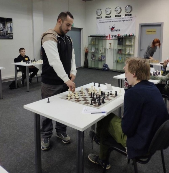 В "Виктории" провели сеанс одновременной игры в шахматы с гроссмейстером Сергеем Григорьянцем♟