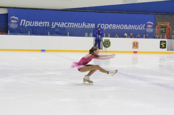 На льду «Новатора» прошли очередные областные соревнования по фигурному катанию