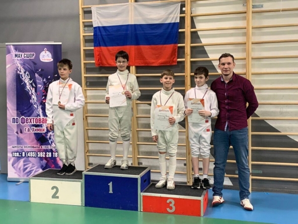 В «Новаторе» разыграли медали муниципального фехтовального турнира
