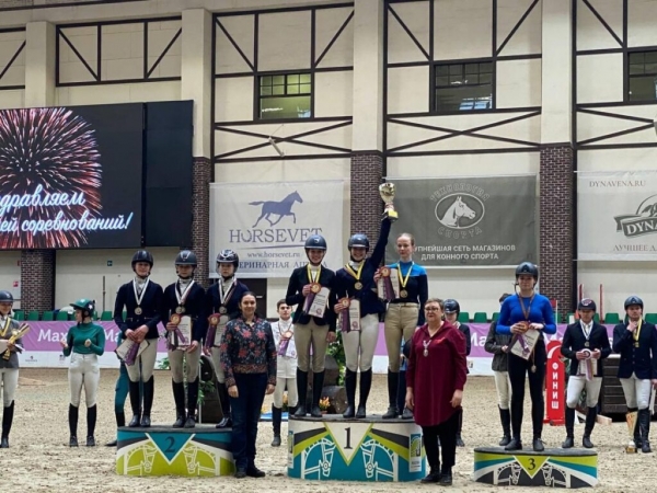 Всадники «Планерной» вошли в число победителей и призёров соревнований по конному троеборью