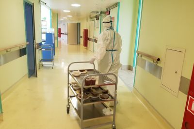 Хирурги и медсестры Боткинской больницы пожаловались на отсутствие дополнительных выплат