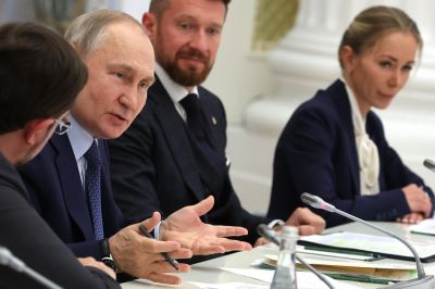 Путин поручил проработать отмену запрета на вывоз запчастей для медтехники