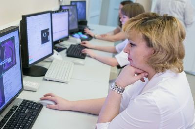 Главврачи московских поликлиник смогут видеть число открытых больничных листов