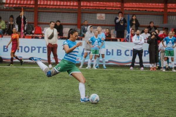 На поле «Новых Химок» провели праздничный футбольный турнир среди любительских женских команд