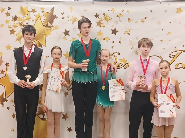 Фигуристы Химок заняли призовые места межмуниципальных соревнований «Золотая осень» в Санкт-Петербурге